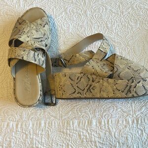 Matisse Runaway Platform Sandal size 8M